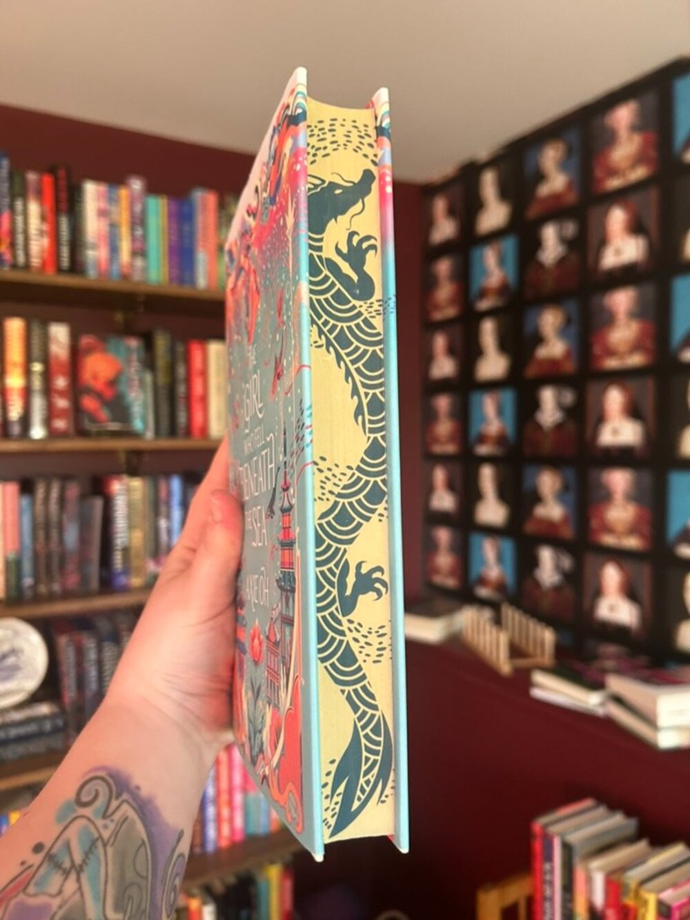 The Girl Who Fell Beneath the Sea (FairyLoot Special Edition) SIGNED - Picture 11 of 12